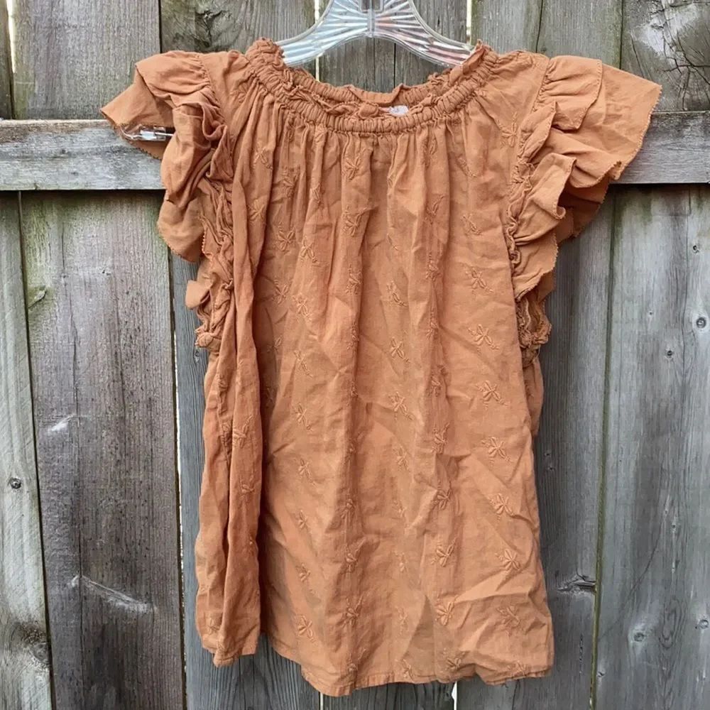 Universal Thread Ruffle top sz. M
